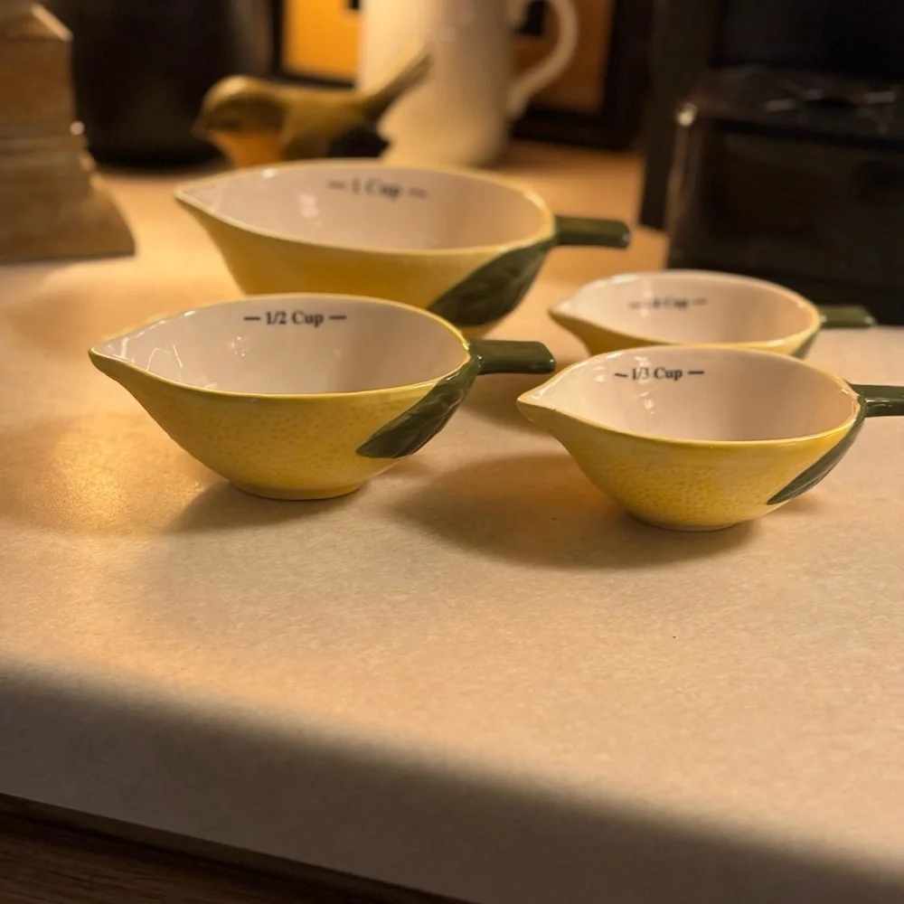 Vintage NESTING LEMON Ceramic MEASURING CUPS & S&P shakers